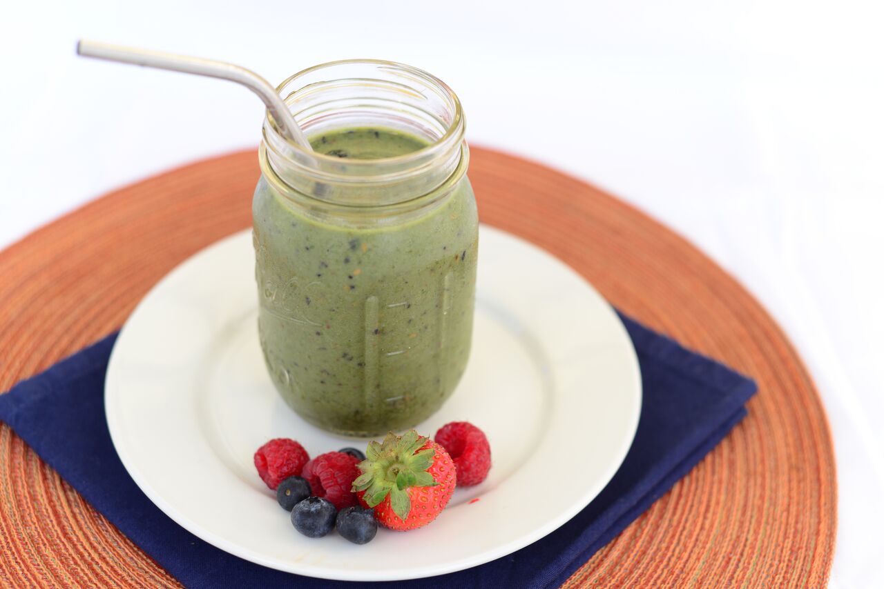 spinach berry protein smoothie